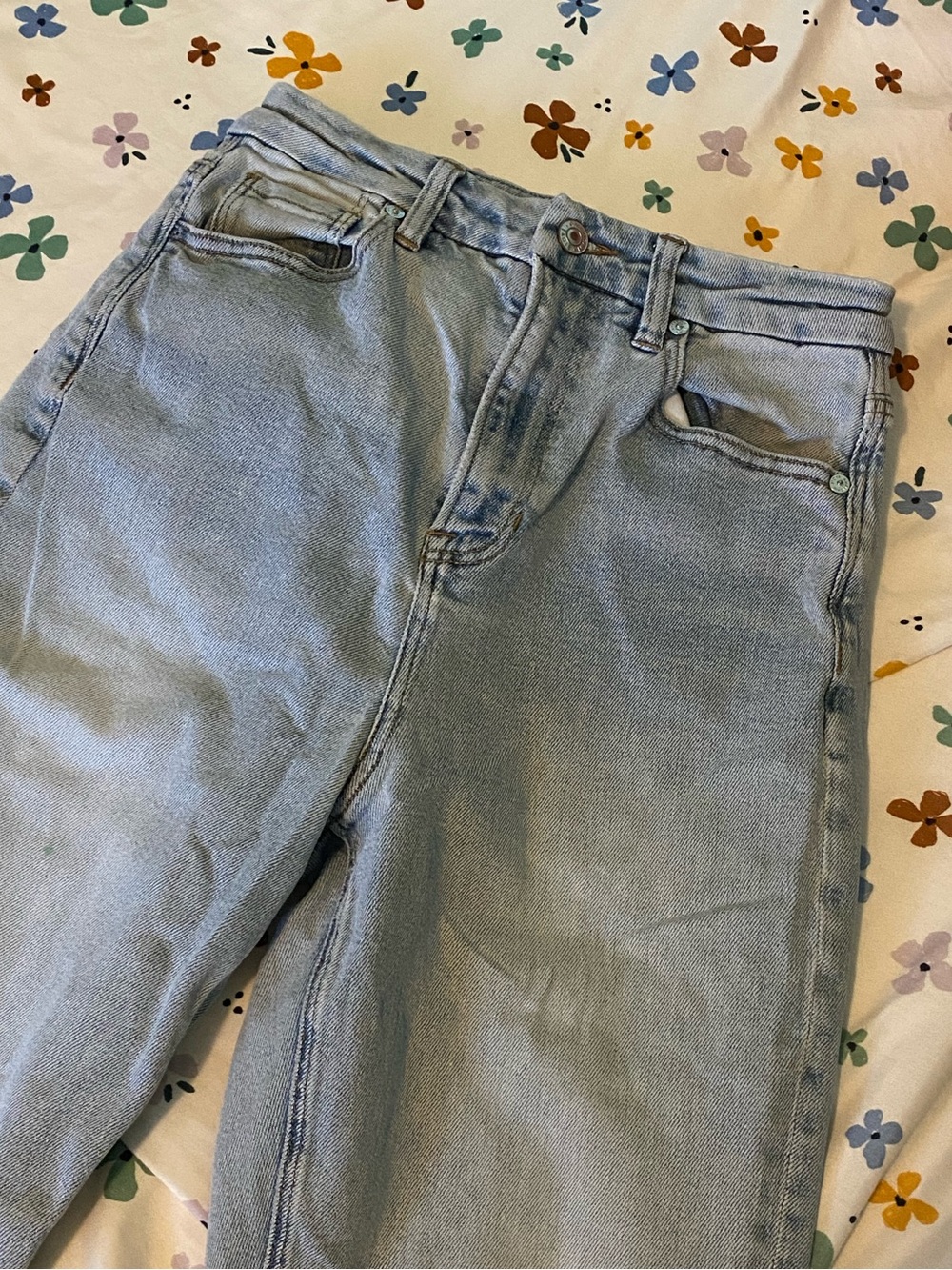 American Eagle light wash stretch curvy mom jeans - Picture 2 of 16